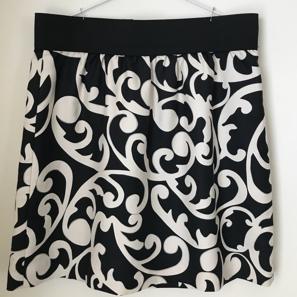 ✨Ann Taylor LOFT Black/White Skirt✨
